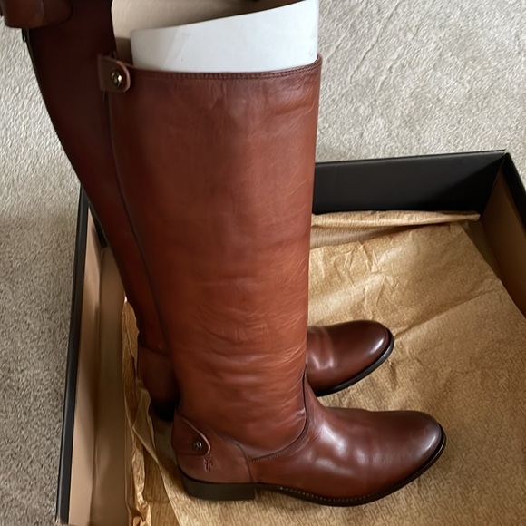 New Frye Women’s Melissa Button Back zip tall Brown Leather Boot - Picture 4 of 4